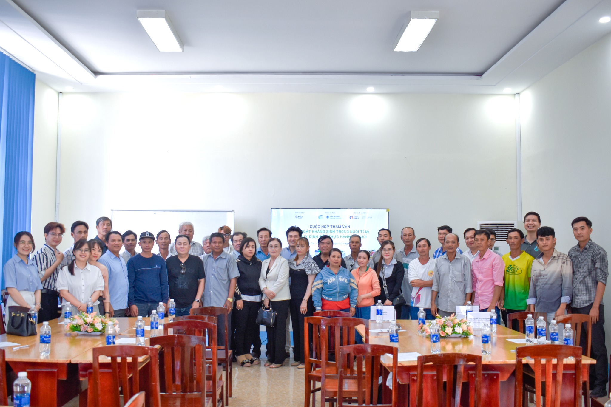 CUỘC HỌP THAM VẤN: KIỂM SOÁT KHÁNG SINH TRONG NUÔI TÔM